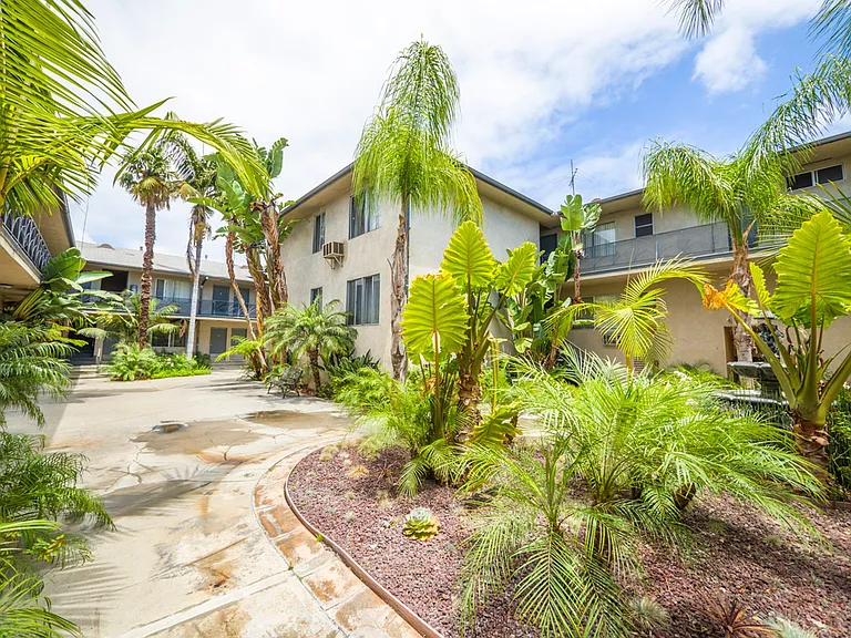 334 S. Hobart Blvd — Photo 6