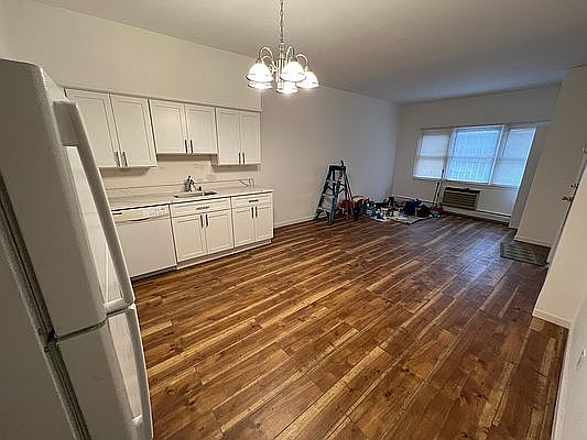 3rd image of 21-06 24th Ave #2