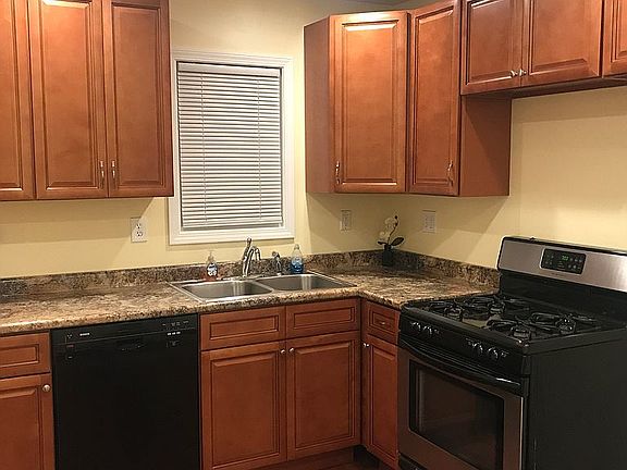 3rd image of 861 Thruston Dr