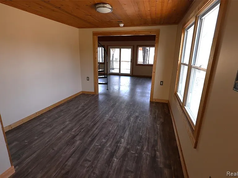 15676 Frazho Rd — Photo 5