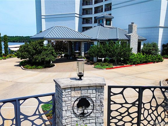 2nd image of 166 Captiva Dr #2E