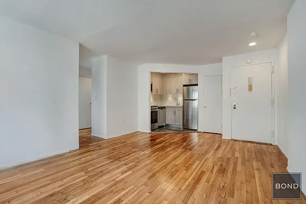 Rented by Bond New York | media 9