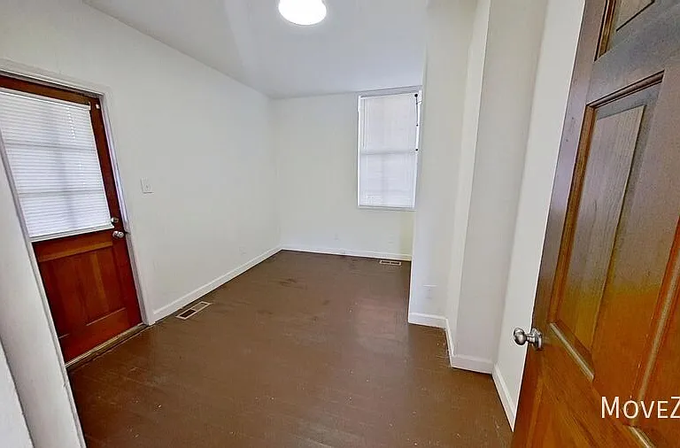 209 E Peace St #B — Photo 10