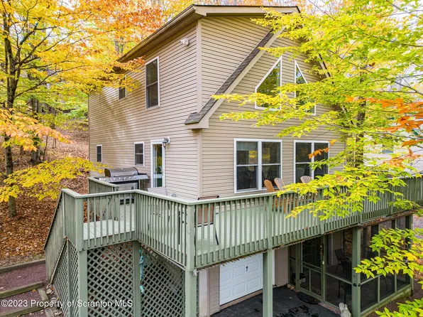 1009 Tomahawk Rd, Lake Ariel, PA 18436