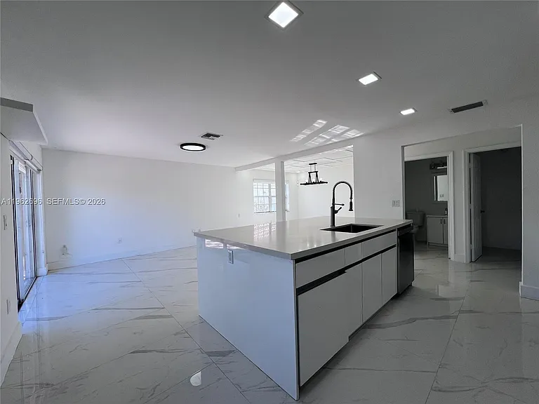 109 Gables Blvd — Photo 8