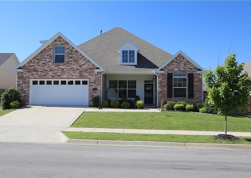 1st image of 3033 E Royal Dr