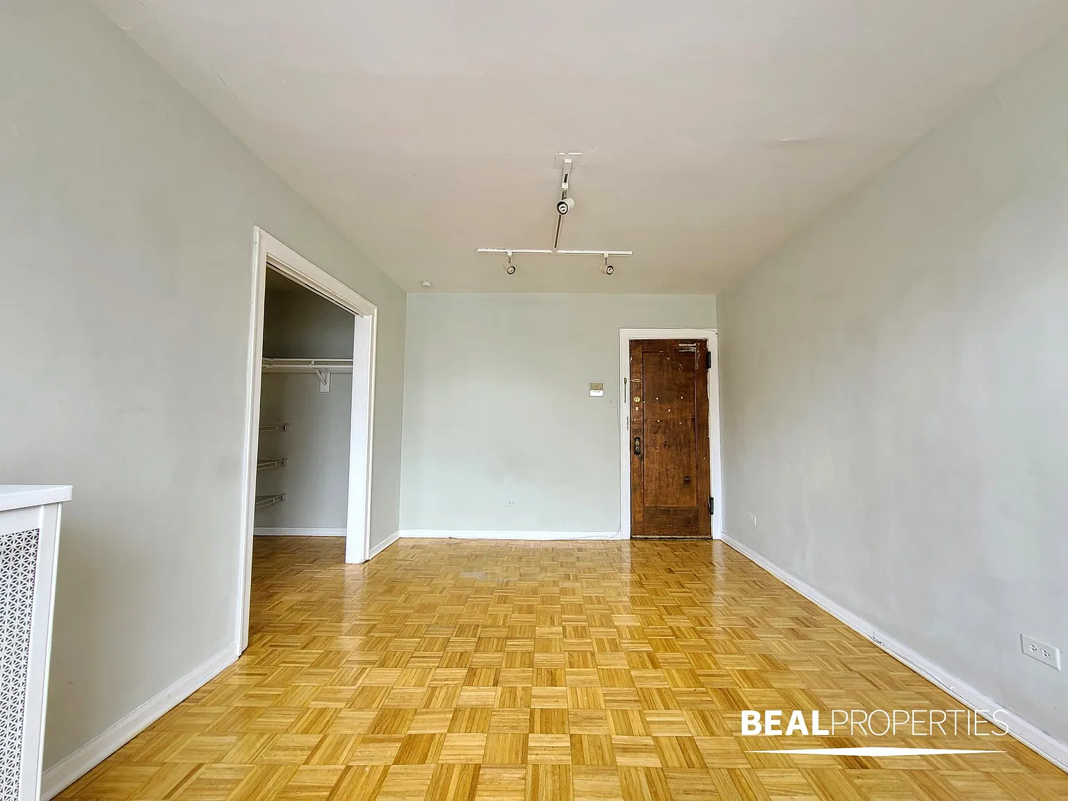 711 West Belmont — Photo 4