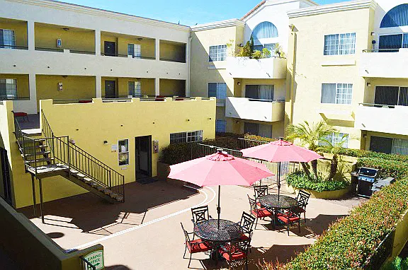 Burbank Village Apartments — Photo 19