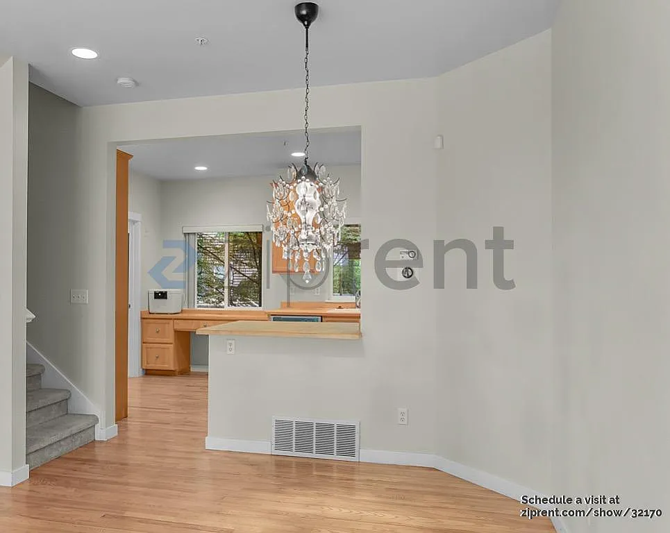 3 bed, 3.5 bath, 1482 sqft, $3,700 — Photo 4