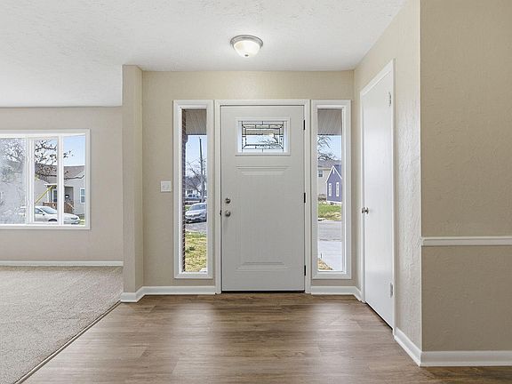 4th image of 10 Wonneman Cir