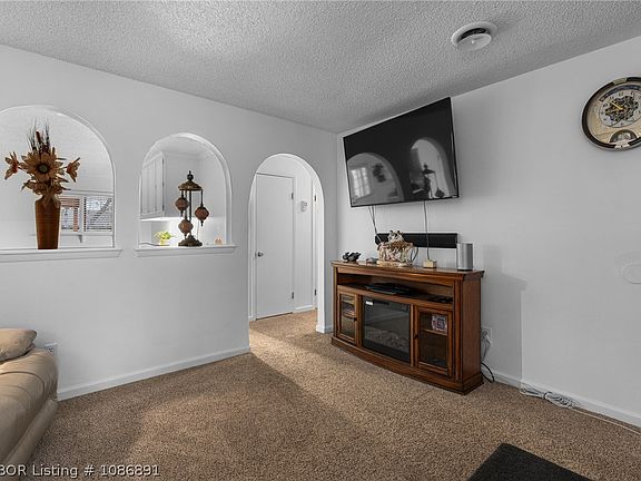 4th image of 3219 Iola Ave