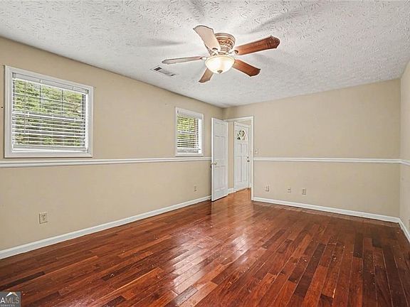 4th image of 415 Grist Mill Dr