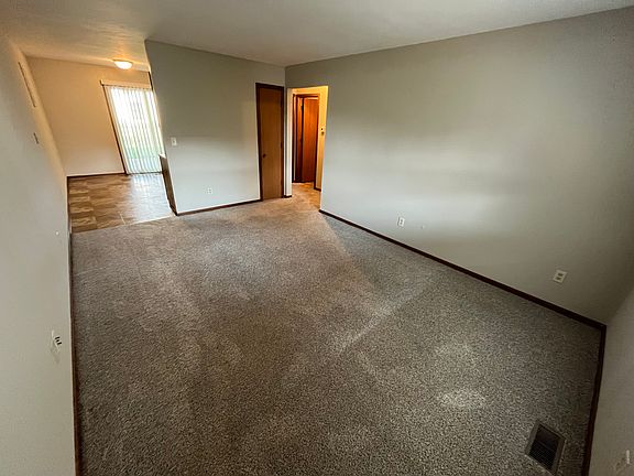 2nd image of 31 E 48th St APT 3