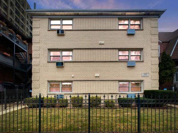 1238 W Pratt Blvd APT 2C, Chicago, IL 60626