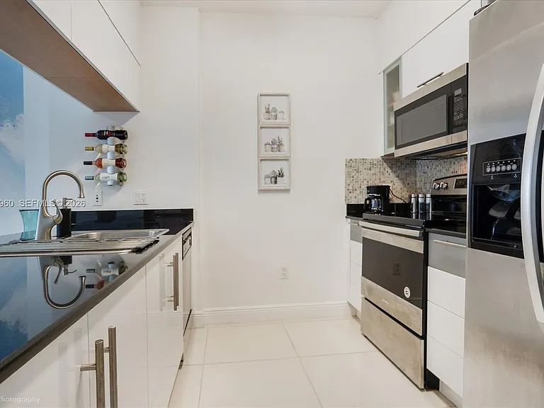1750 N Bayshore Dr #5203 — Photo 3