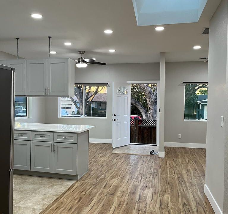 1st image of 2459 Nightingale Dr #2