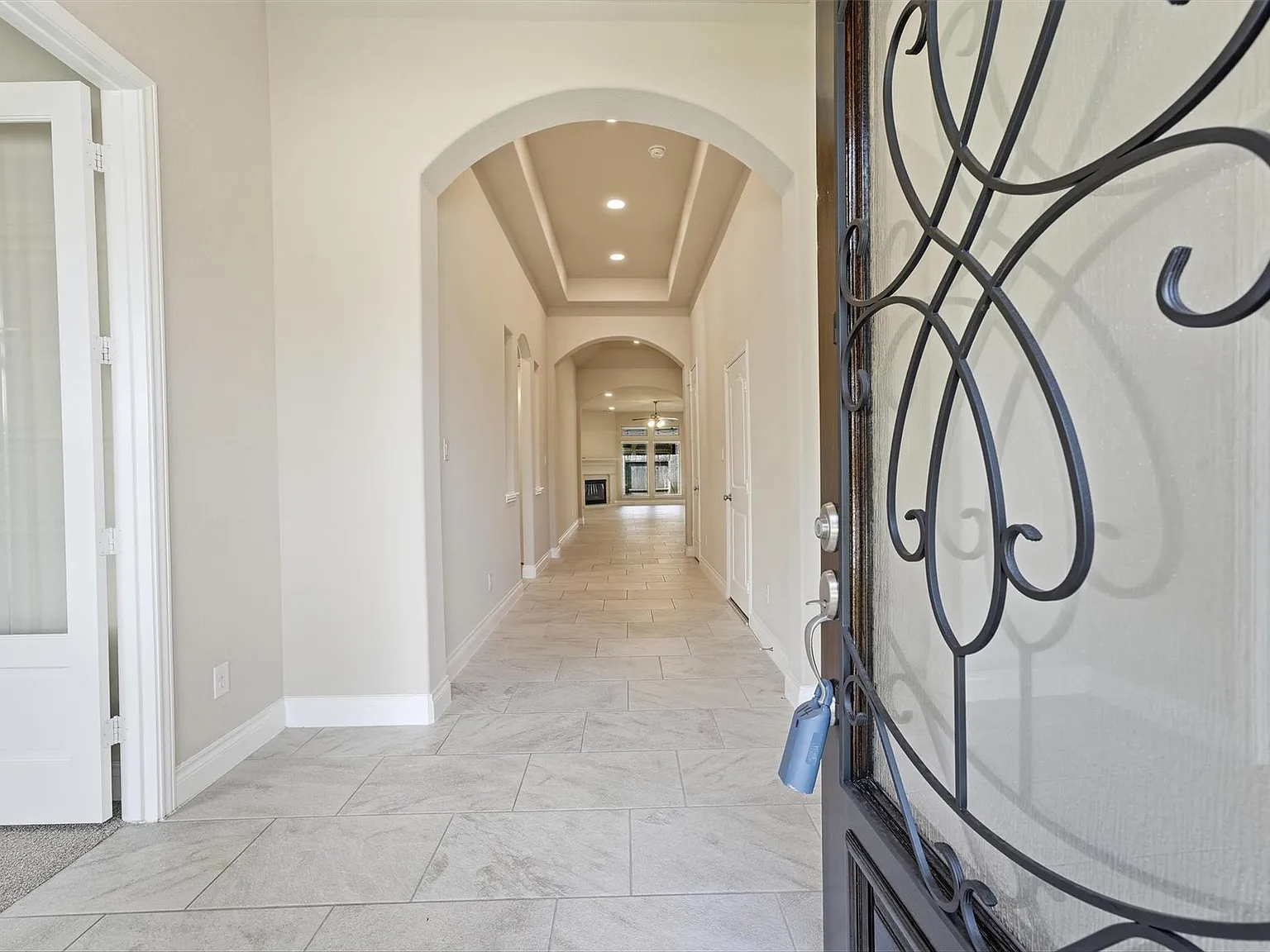4 bed, 3.0 bath, 2866 sqft, $3,250 — Photo 2