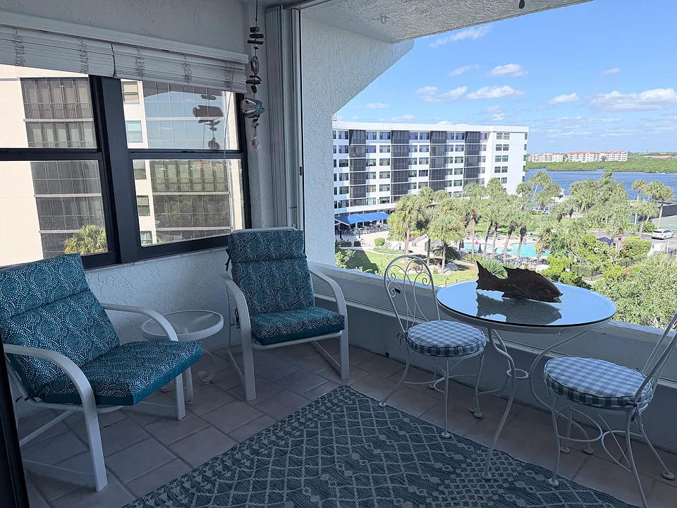 furnished lanai