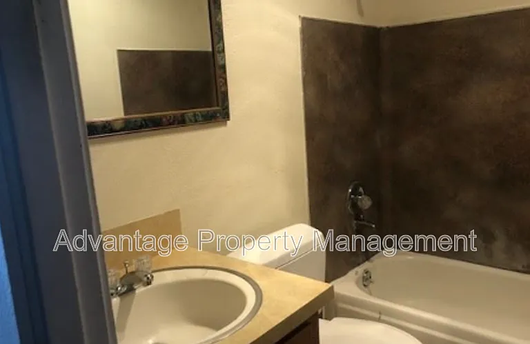 426 SW 2nd St #8 — Photo 3