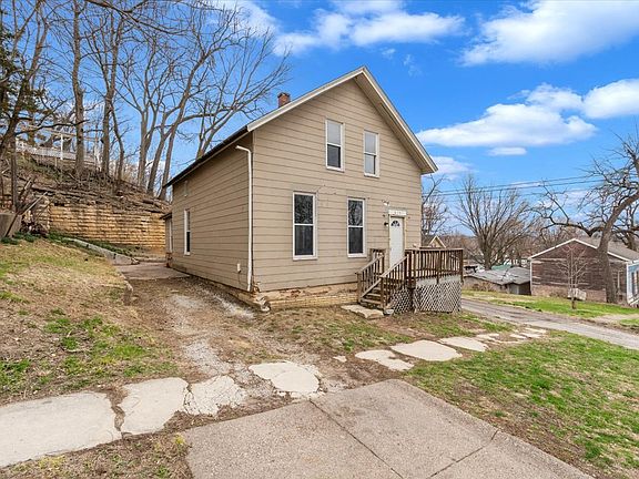 3rd image of 617 Warren St