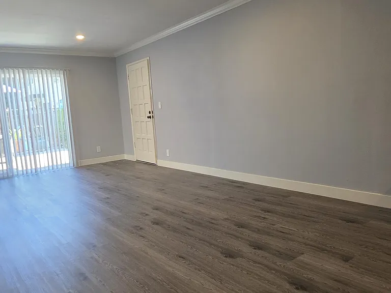 13751 Oxnard St #100 — Photo 2