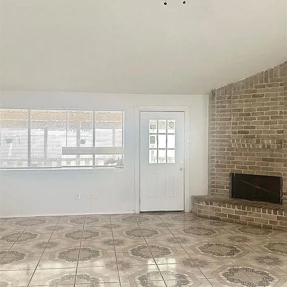 2743 Flintrock Cir — Photo 4