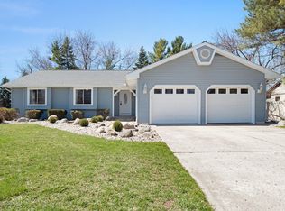 1129 N Creyts Rd, Lansing, MI 48917