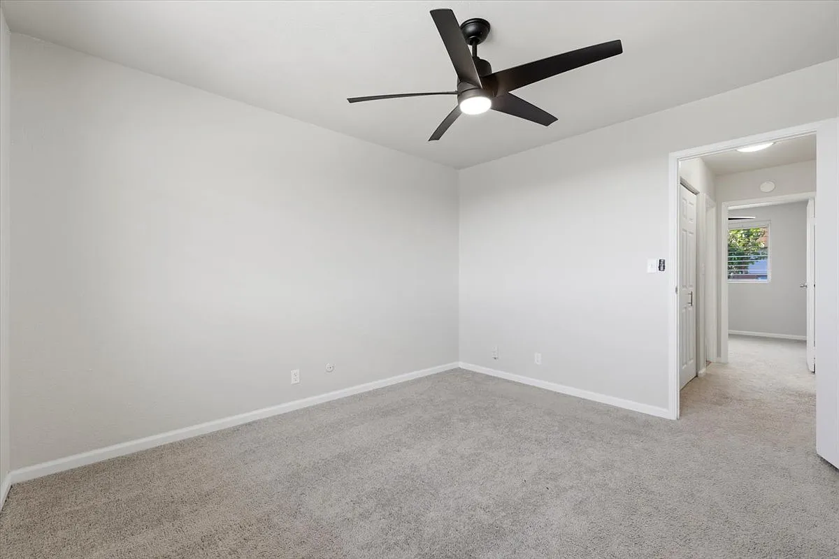 2 bed, 1.5 bath, 817 sqft, $3,000 — Photo 4