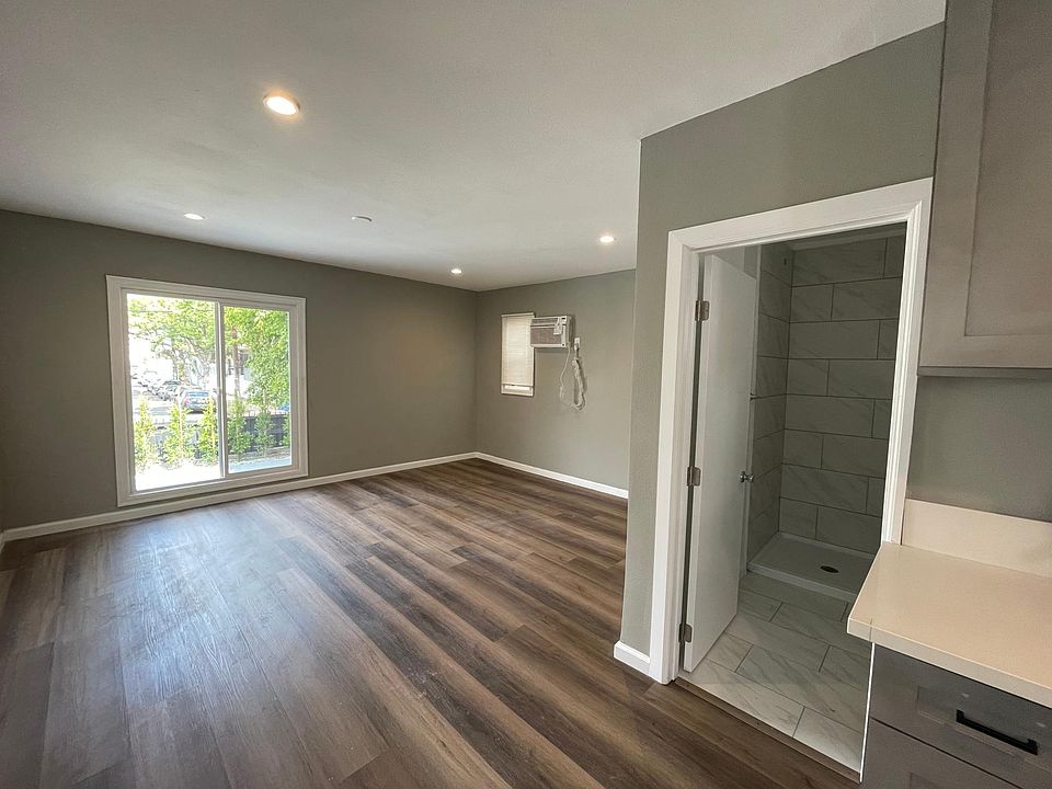 1st image of 412 S Coronado St