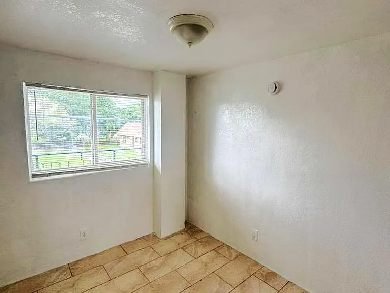 485 SW 4th Ave #11 — Photo 6