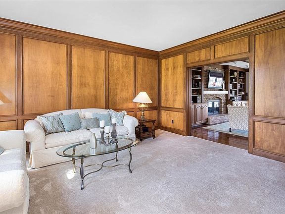 5th image of 901 Town And Country Estate Ct