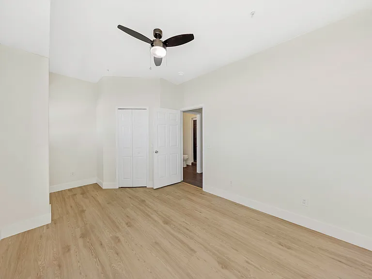 409 8th St N #6 — Photo 22