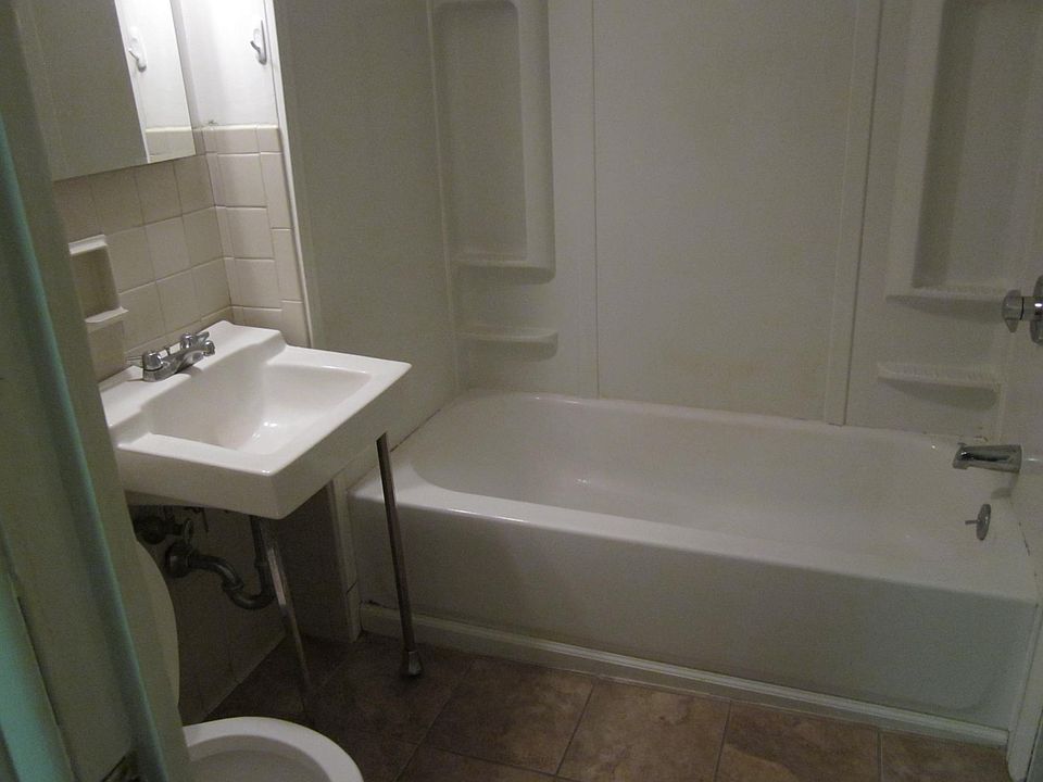 2nd image of 1308 E Carson St APT 4