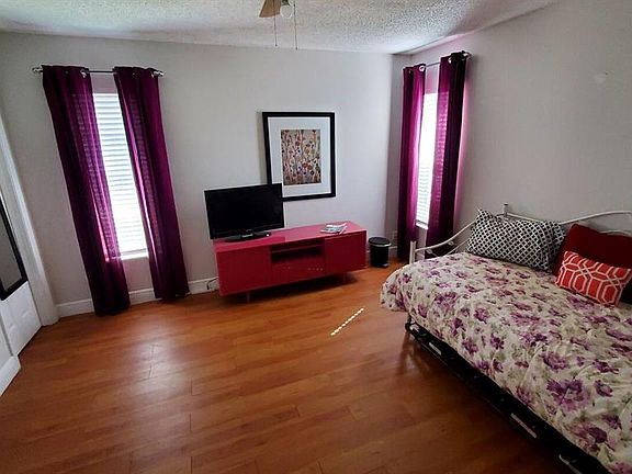 5th image of 5414 SW 44th Ave #0