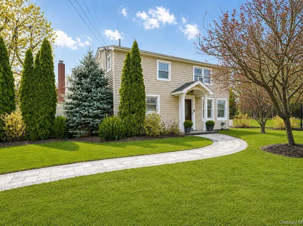 427 Vanderbilt Boulevard, Oakdale, NY 11769
