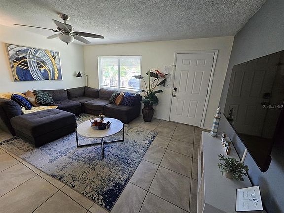 3rd image of 1430 Park View Ln