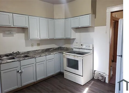 3 bed, 1100 sqft, $1,100 — Photo 4