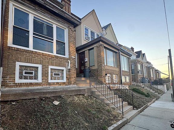 2nd image of 2947 Hale St