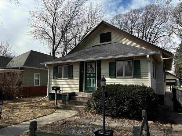 715 Webster Ave, Hastings, NE 68901