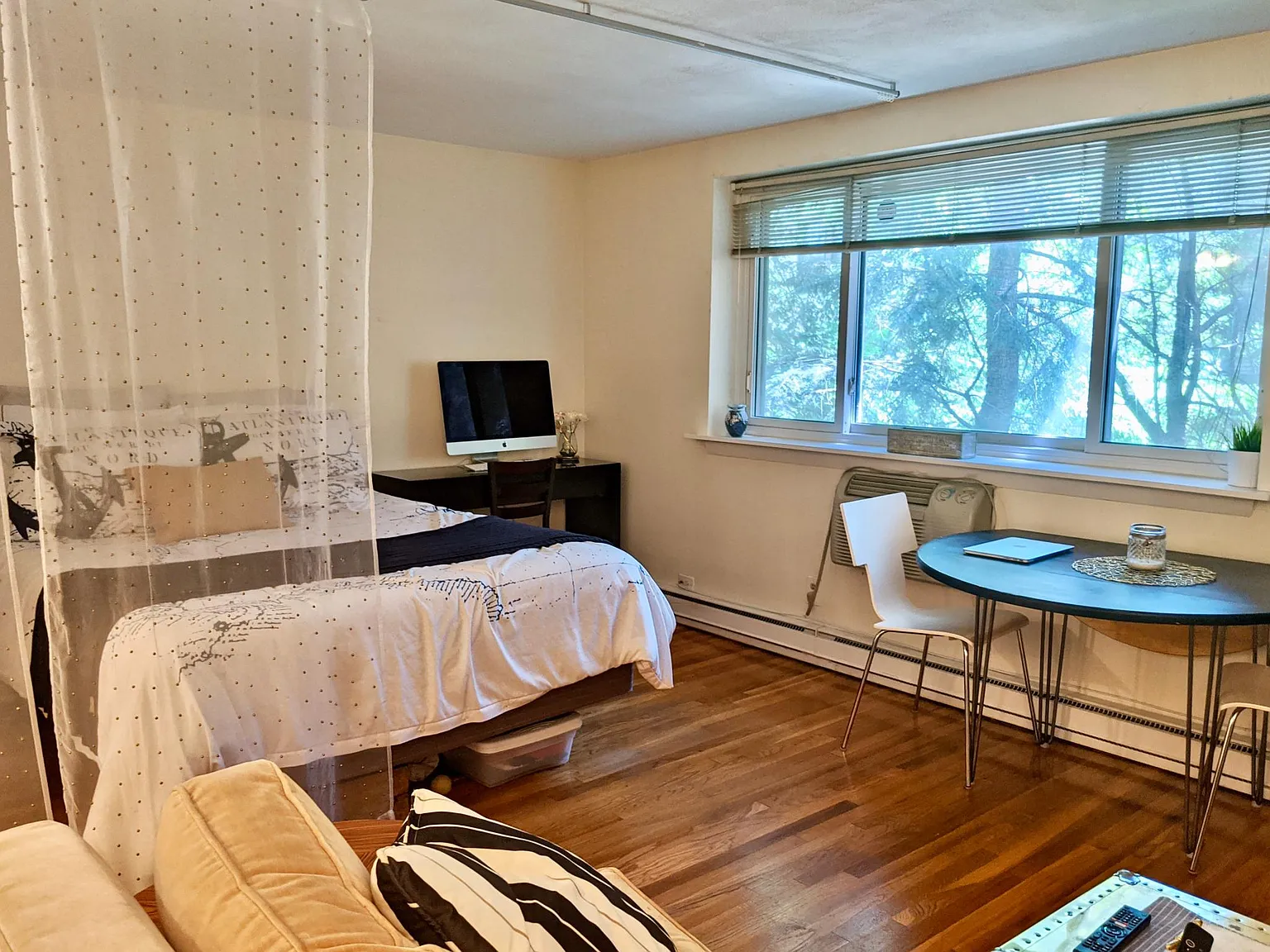 Studio, 425 sqft, $1,950 — Photo 2
