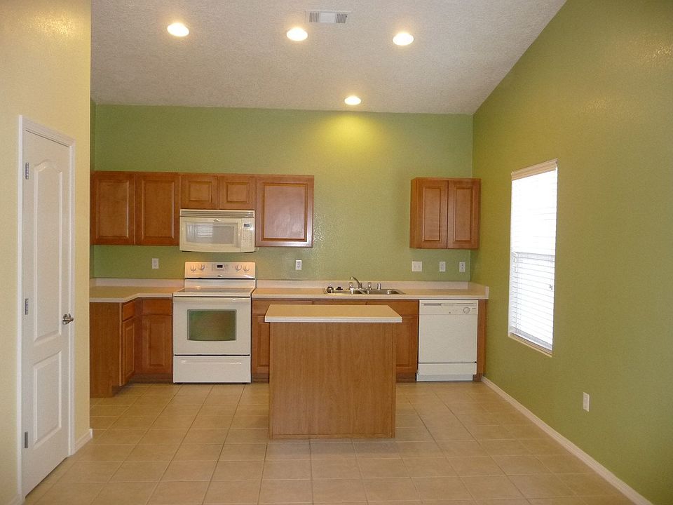 2nd image of 1208 Maple Meadows Dr NE