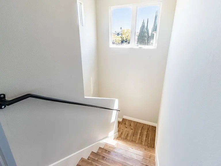 1737 S Longwood Ave — Photo 62
