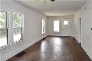 4th image of 1828 Vanzee St