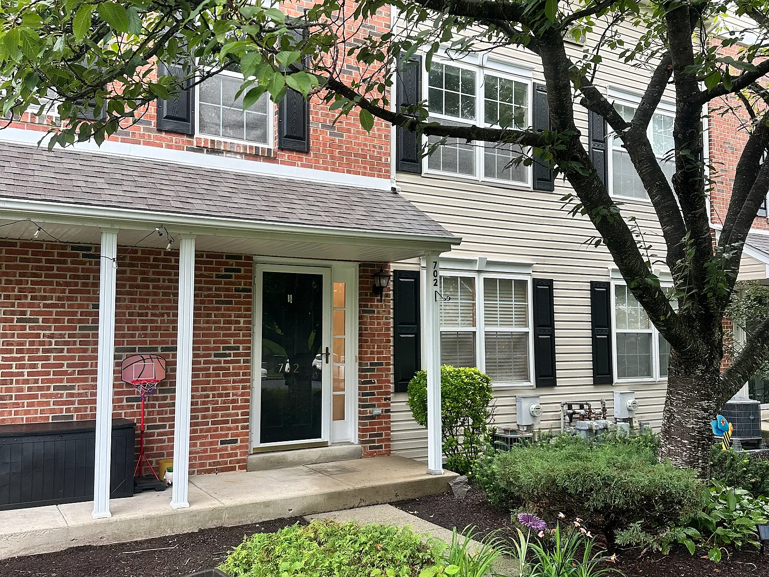 2 bed, 1.5 bath, 1650 sqft, $2,450 — Photo 1