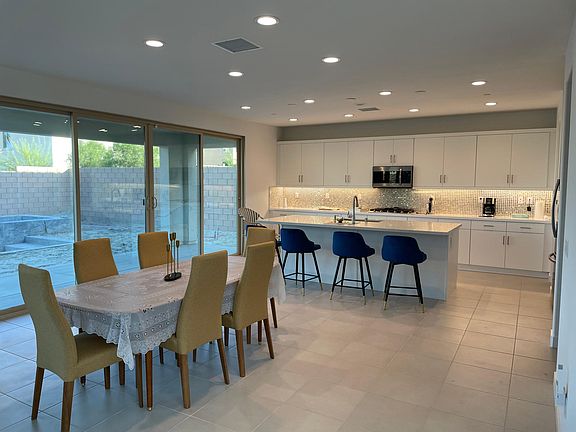 Dining & Kitchen Areas