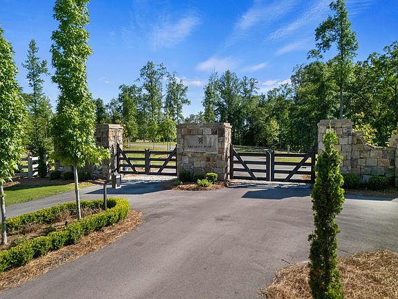 2nd image of 168 Country Rd