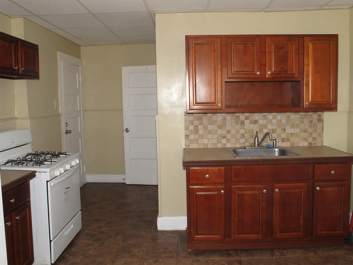 kitchen - 667 Union Ave #671