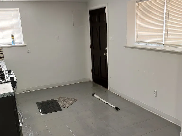 1512 Oak Grove Ave — Photo 4