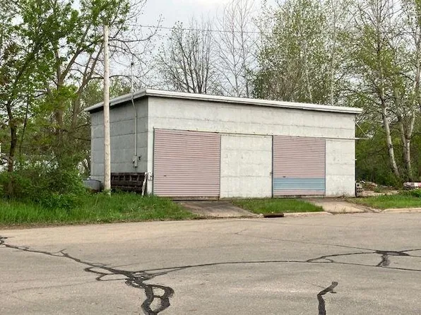 84 E Madison St, Clintonville, WI 54929