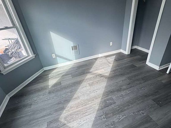 3rd image of 1357 Fairfield Ave